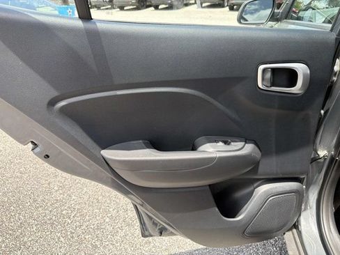 Used 2025 Hyundai Venue SEL FWD image 12