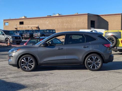 Used 2022 Ford Escape SE w/ SE Sport Appearance Package image 9