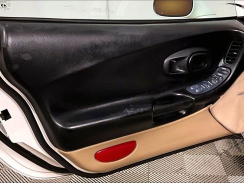 Used 2002 Chevrolet Corvette Coupe w/ Preferred Equipment Group2 image 16