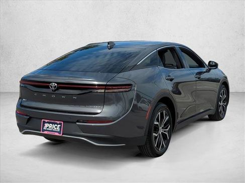 Certified 2023 Toyota Crown Limited image 5