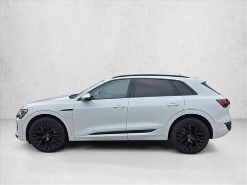 Certified 2024 Audi Q8 e-tron Prestige image 8