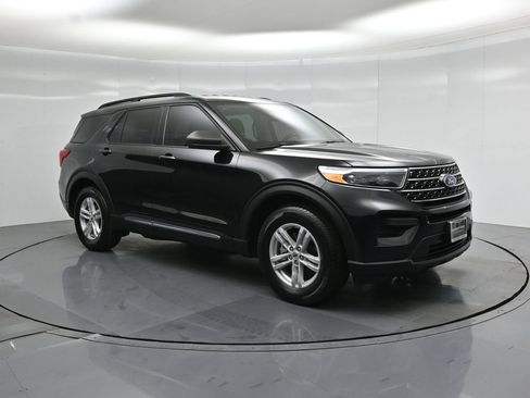 Certified 2024 Ford Explorer XLT RWD image 19