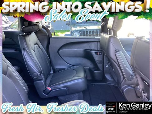 New 2026 Chrysler Pacifica Select AWD/4WD image 18