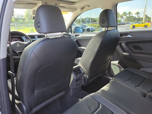 Used 2018 Volkswagen Tiguan SEL Premium AWD/4WD image 12