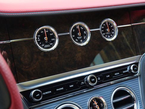 Used 2020 Bentley Continental GT image 12