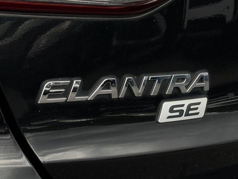 Used 2018 Hyundai Elantra SE w/ SE Connectivity Package 04 FWD image 26