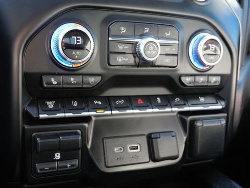 Used 2022 GMC Sierra 3500 Denali w/ Denali Ultimate Package image 24