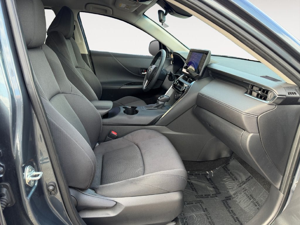 Used 2024 Toyota Venza LE AWD/4WD image 24