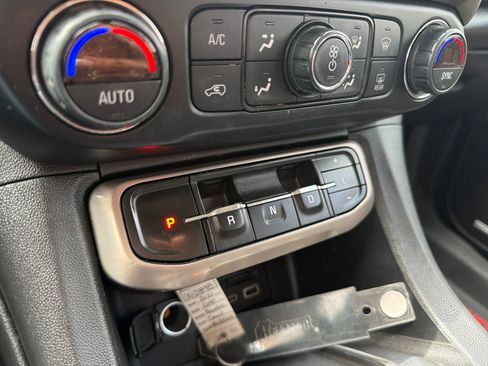 Used 2021 GMC Acadia Denali w/ Denali Ultimate Package image 20