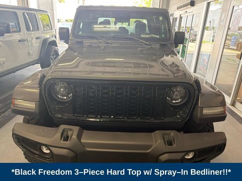 Used 2024 Jeep Gladiator Sport AWD/4WD image 2