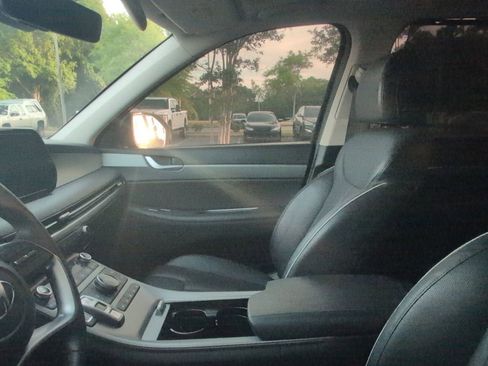 Used 2023 Hyundai Palisade SEL w/ Premium Package image 2