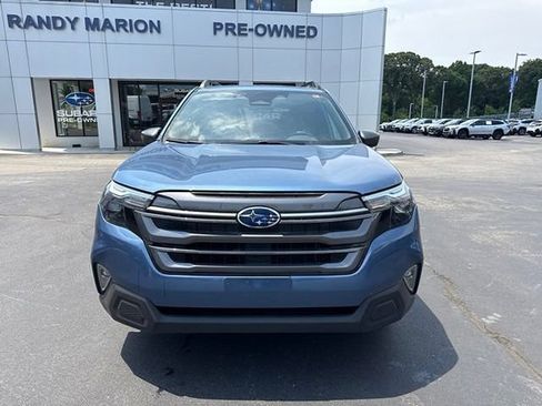 Used 2025 Subaru Forester Premium AWD/4WD image 2