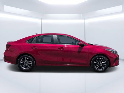 Used 2024 Kia Forte LXS FWD image 2