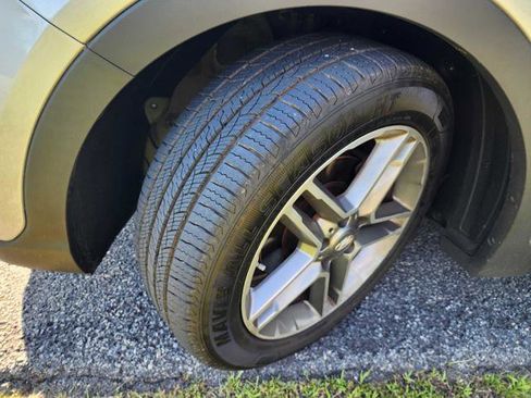 Used 2017 Hyundai Santa Fe Limited AWD/4WD image 9