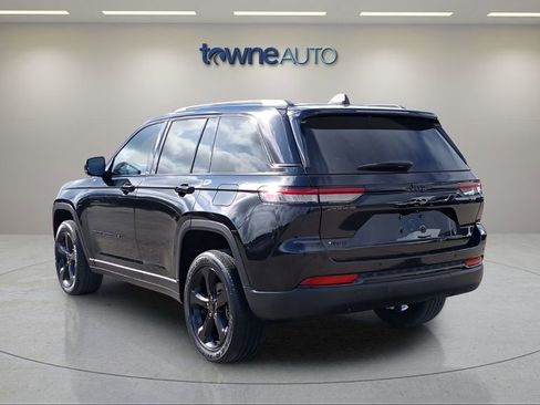 Used 2023 Jeep Grand Cherokee Altitude AWD/4WD image 4