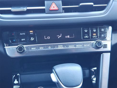 Certified 2024 Kia Seltos EX image 17