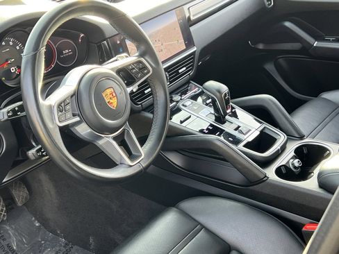 Certified 2023 Porsche Cayenne Platinum Edition image 12