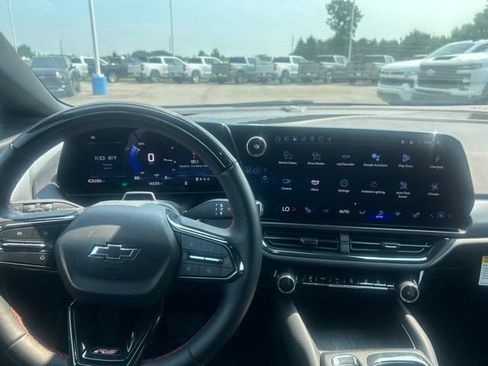 Used 2024 Chevrolet Equinox EV RS FWD image 9