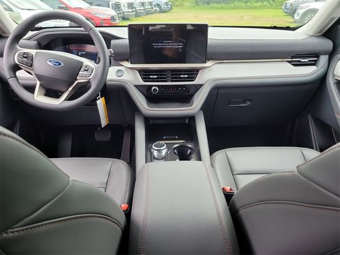 New 2025 Ford Explorer Active w/ Active Comfort Package image 13
