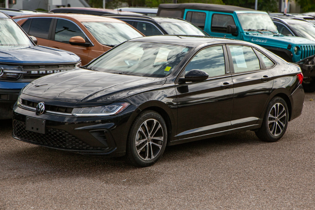 Used 2025 Volkswagen Jetta Sport FWD image 9