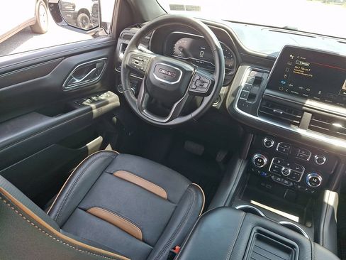 Used 2024 GMC Yukon XL AT4 AWD/4WD image 15