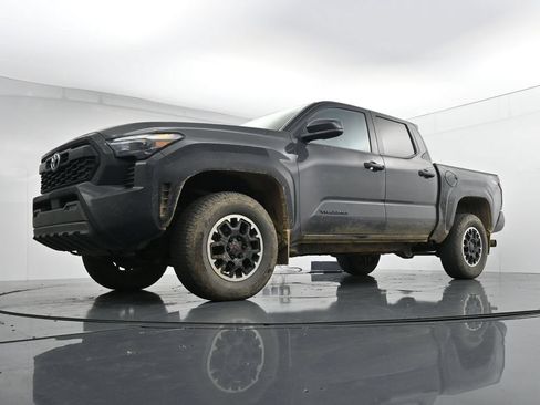 Used 2024 Toyota Tacoma TRD Off-Road AWD/4WD image 28