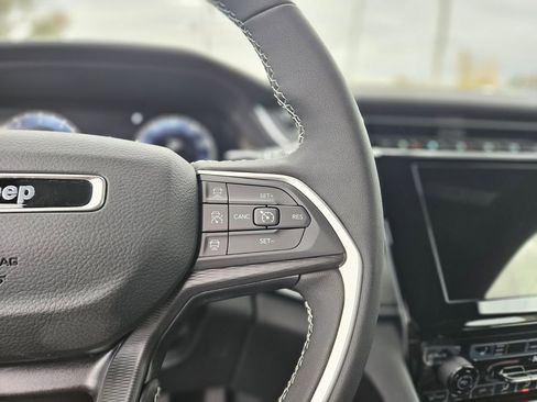 New 2025 Jeep Grand Cherokee Altitude image 29