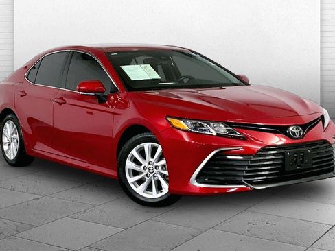 Used 2024 Toyota Camry LE w/ Convenience Package FWD image 1