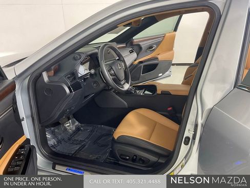 Used 2025 Lexus ES 300h F Sport w/ Accessory Package (Z2) FWD image 12