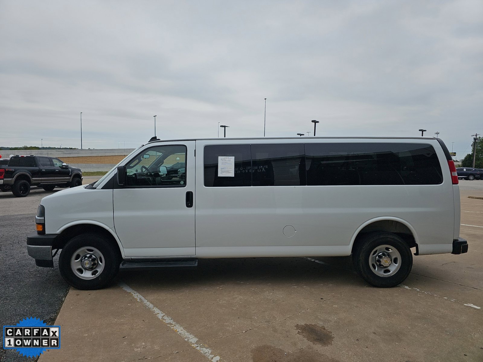Used 2025 Chevrolet Express 3500 LT w/ LT Preferred Equipment Group RWD image 7
