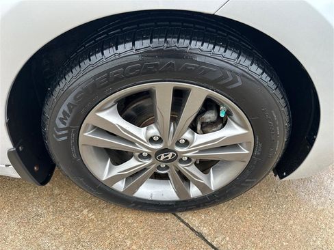 Used 2018 Hyundai Elantra SEL image 24