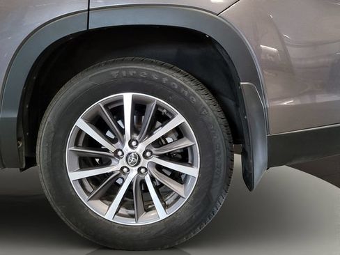 Used 2019 Toyota Highlander XLE AWD/4WD image 16