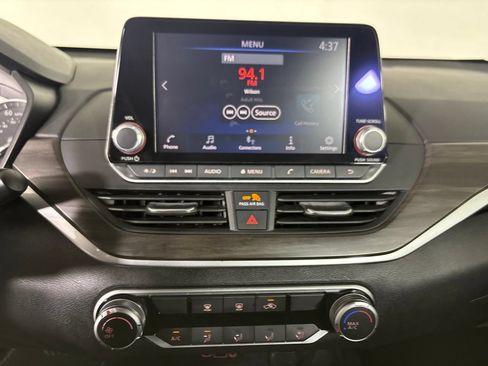 Used 2025 Nissan Altima 2.5 SV FWD image 19