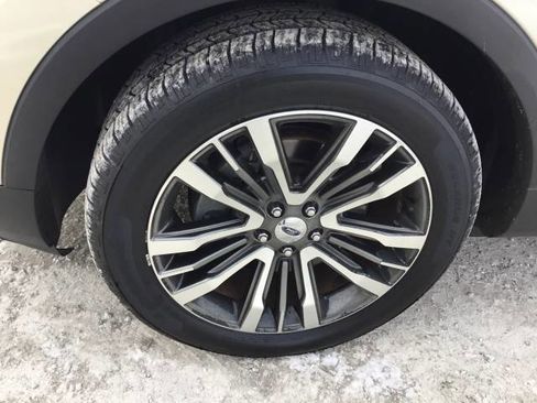 Used 2017 Ford Explorer Platinum image 9