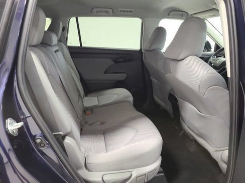 Used 2023 Toyota Highlander LE FWD image 15