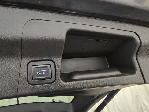 Used 2019 GMC Acadia Denali w/ Technology Package AWD/4WD image 35