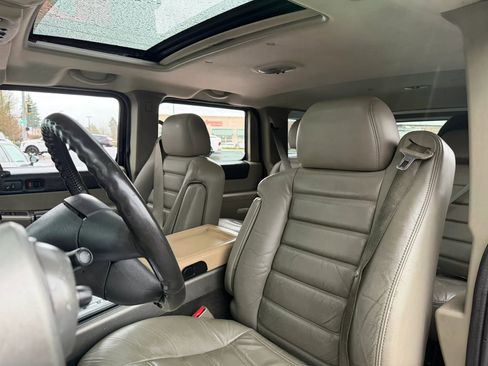 Used 2004 HUMMER H2 w/ Preferred Equipment Group AWD/4WD image 19