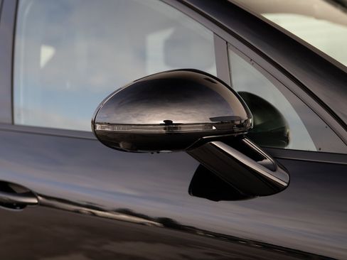 Certified 2025 Porsche Macan image 21