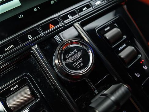 Used 2025 Aston Martin V8 Vantage Coupe RWD image 29