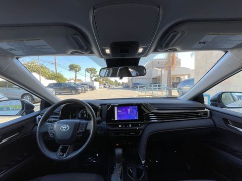 Used 2025 Toyota Camry LE image 33