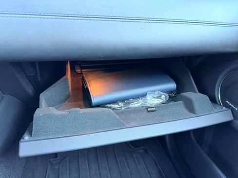 Used 2020 Land Rover Discovery Sport SE image 29