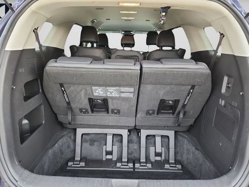 Used 2024 Kia Carnival LX FWD image 13
