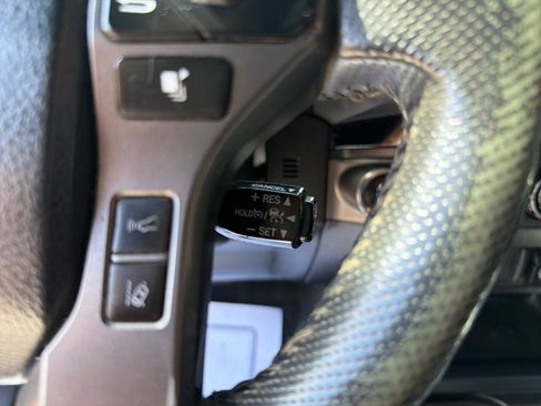 Used 2018 Toyota Tacoma TRD Sport AWD/4WD image 12