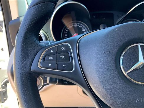 Used 2018 Mercedes-Benz GLC 300 4MATIC image 23
