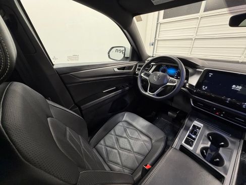 Used 2024 Volkswagen Atlas Cross Sport SE FWD image 29