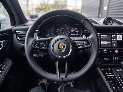 Certified 2026 Porsche Macan AWD/4WD image 6