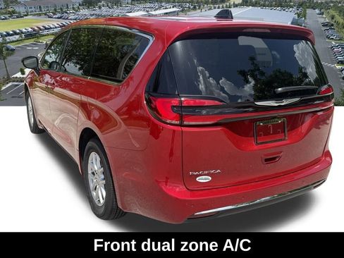 New 2026 Chrysler Pacifica Select image 7