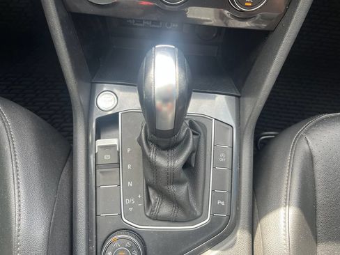 Used 2020 Volkswagen Tiguan SEL AWD/4WD image 16