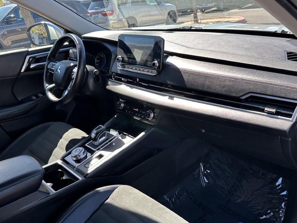 Used 2024 Mitsubishi Outlander SE AWD/4WD image 17