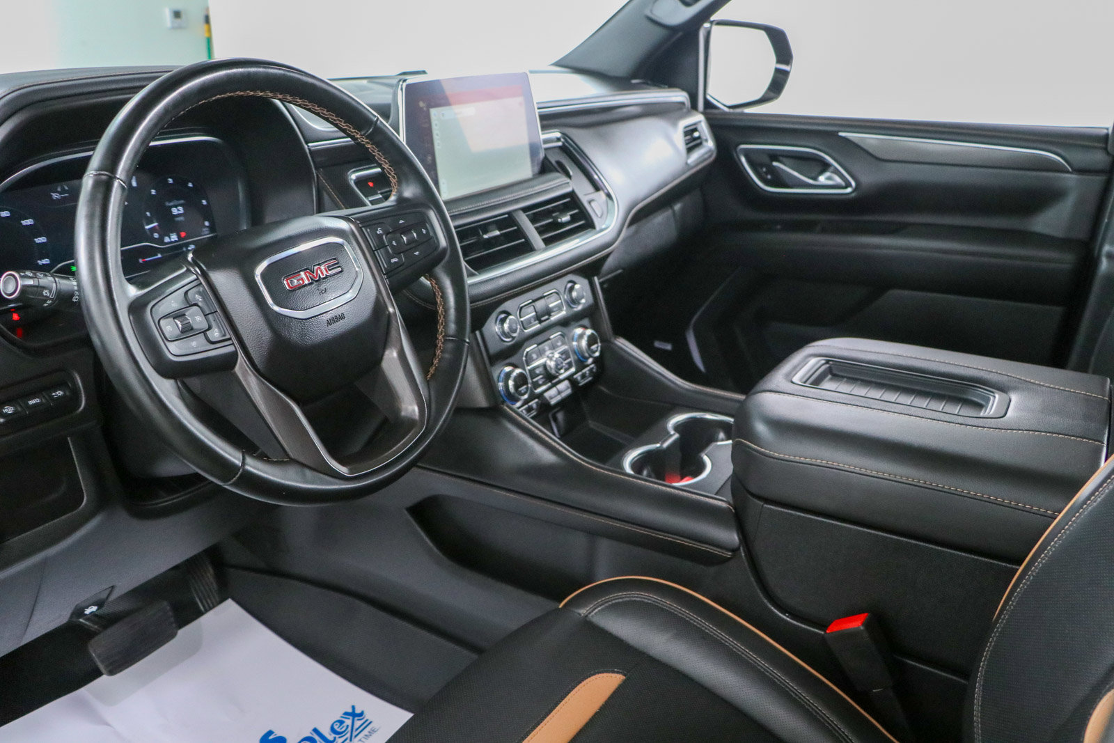 Used 2024 GMC Yukon AT4 w/ Technology Package AWD/4WD image 27